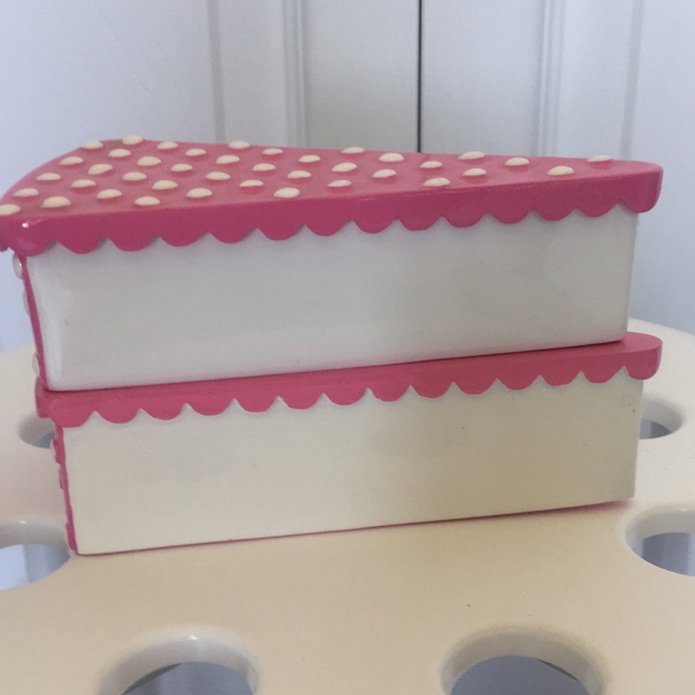 Pottery Barn Teen Cake Jewlery/Trinket holder